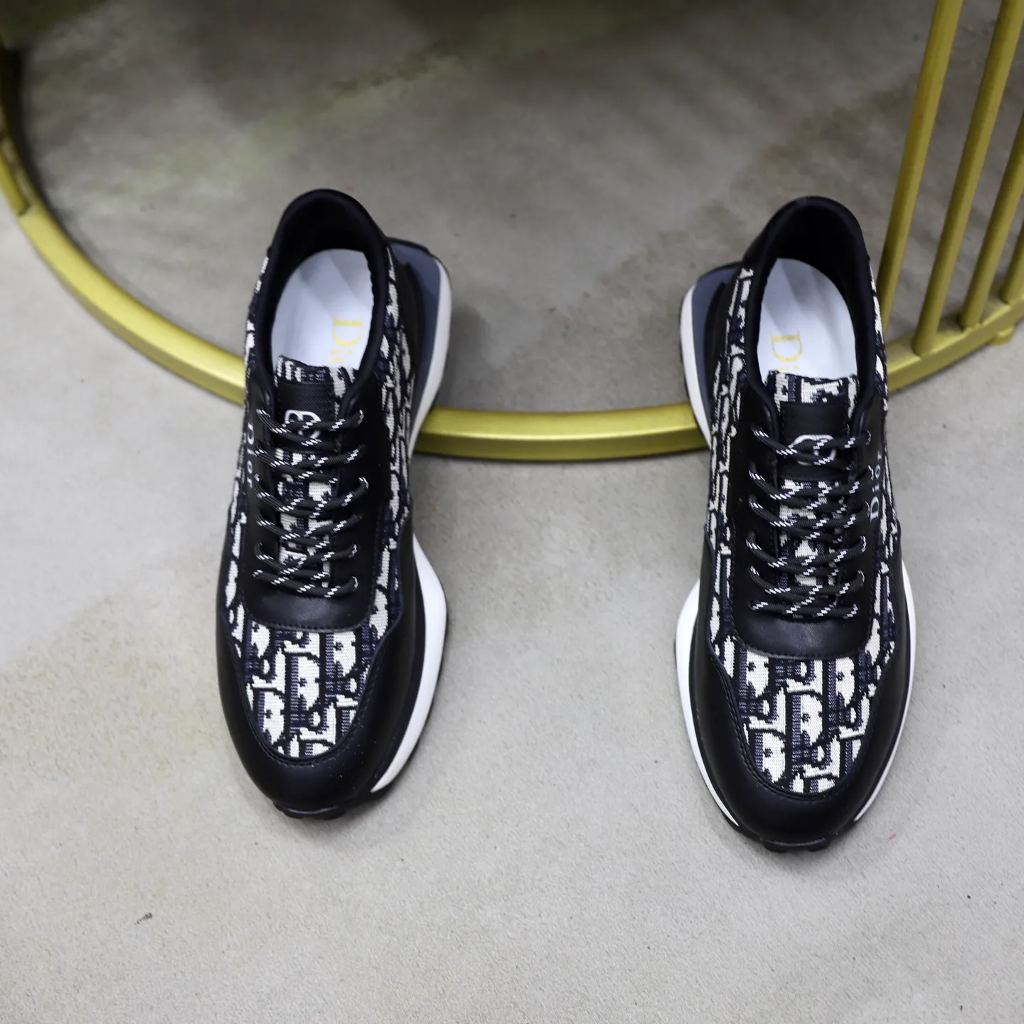 Ex-factory price: 462💰🙅‍♂️🙅‍♂️🙅‍♂️ Brand: Dior DIOR Standard code: 38-44 (45 customized) Grade: Same as the official website Material: Original leather splicing brand cloth Comfortable and breathable lining Lightweight and wear-resistant sports outsole Style category: Men's fashionable casual shoes Running sneakers Distinguished luxury brand elements Top luxury Color: actual picture color